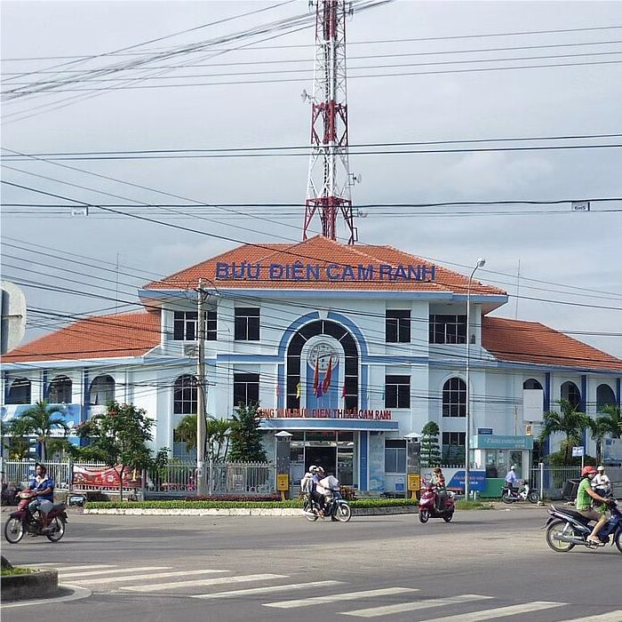 P1060926c ufficio postale di Cam Ranh 1