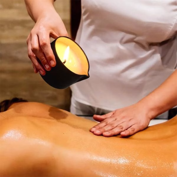 Massage bằng nến thơm