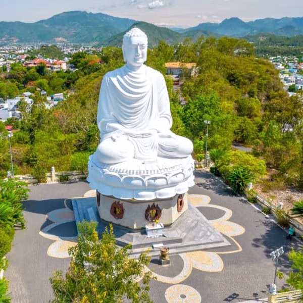 pho tượng Kim Thân Phật Tổ (Phật Trắng)