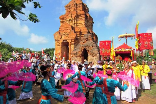 lễ hội Tháp Bà